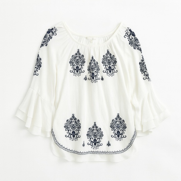 CUPIO Bell Sleeve Blue Embroidered Blouse Size: M NWT - Picture 1 of 9